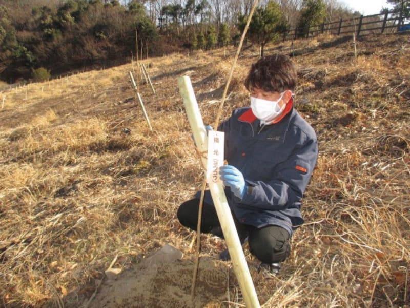 事業品種表示板を取り付ける