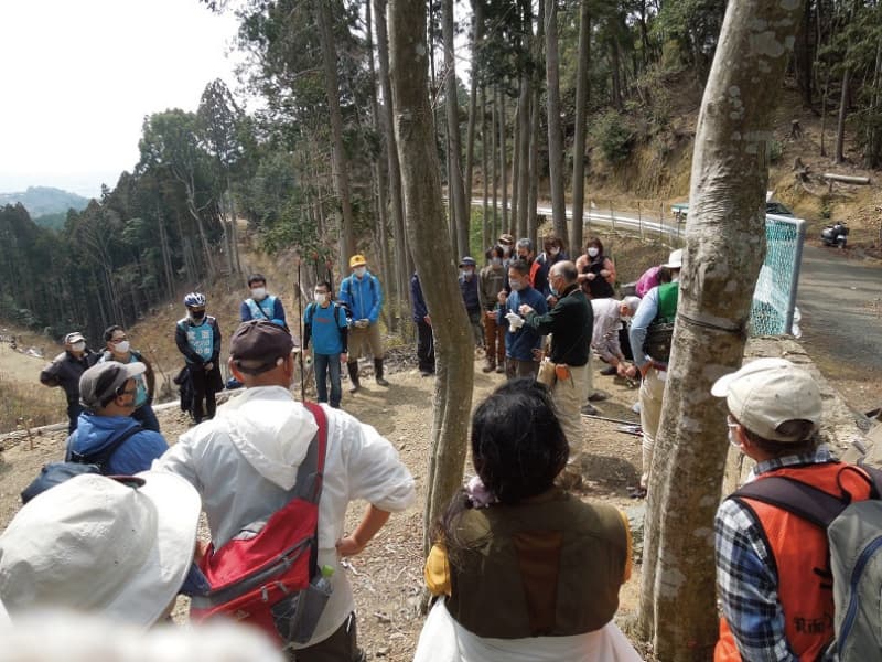 植樹について説明