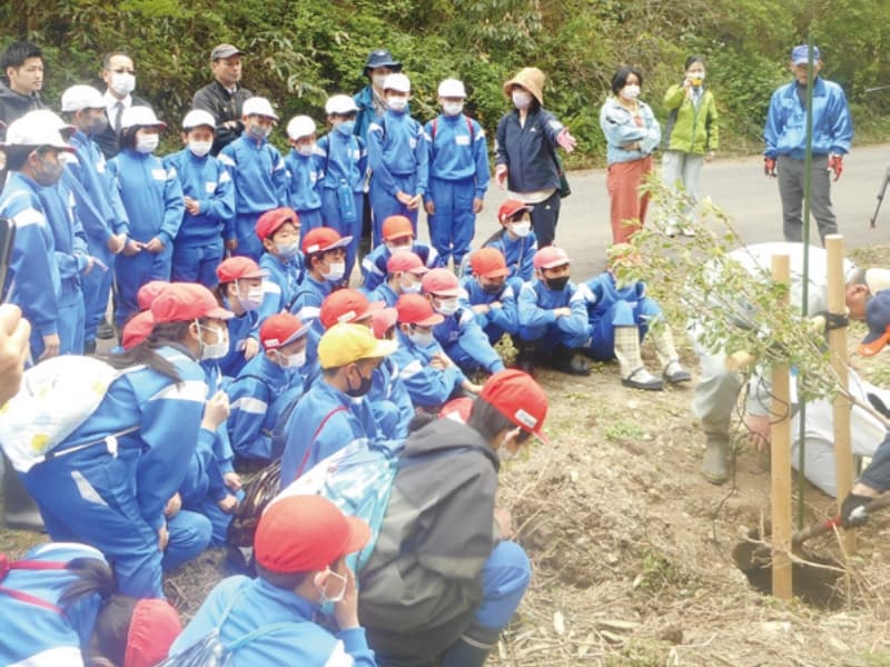 植え方の説明を受ける